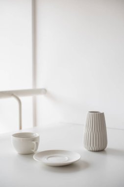 Açık beyaz natürmort