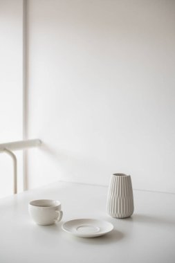 Açık beyaz natürmort