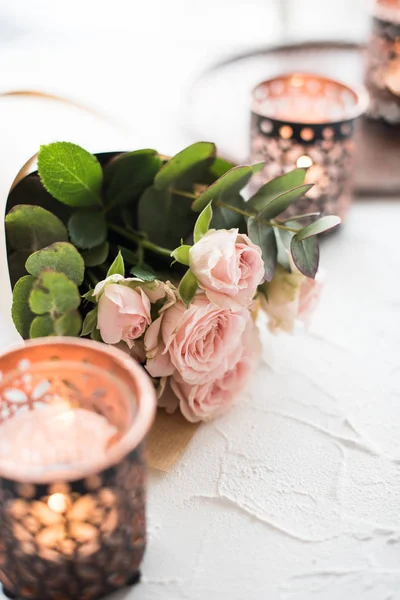 Bouquet of roses and candles — Stock Photo, Image