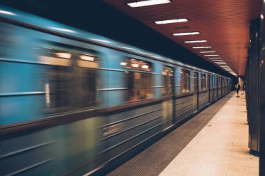 Hızlı metro tren metro, yüksek hız çekimde sh taşıma
