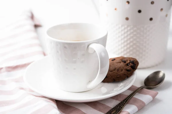 杯咖啡和巧克力饼干罐 — 图库照片