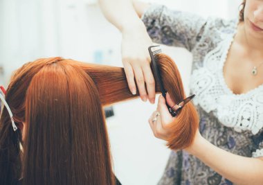 Güzellik Salonu, saç kesimi ve saç şekillendirme çalışma stilist