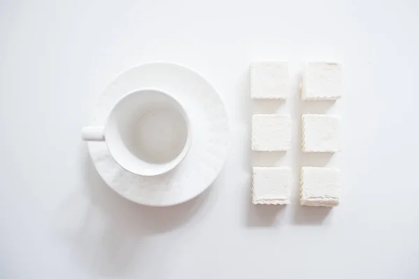 Λευκό φλιτζάνι και marshmallows — Φωτογραφία Αρχείου