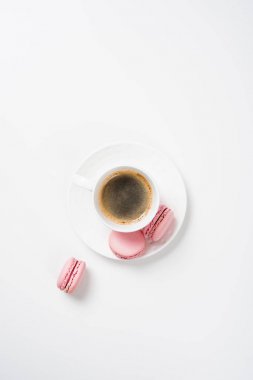 Kahve, çiçek ve smartphone ile sosyal medya düz yatıyordu