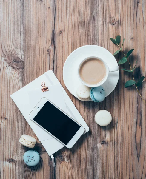 Cup of coffee and blue macaroons on wooden table background — Stock Photo, Image