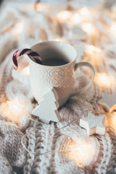 Vacaciones de invierno Decoraciones de Navidad, juguetes de madera blanca, dri caliente — Foto de Stock
