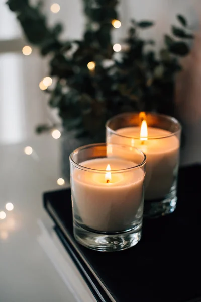Cozy home interior decor, burning candles — Stock Photo, Image