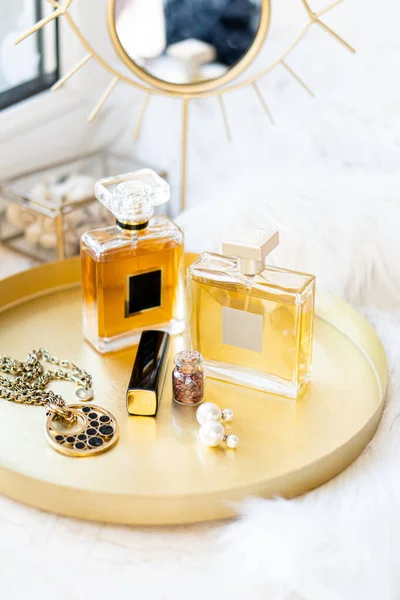 Two bottles of perfume with blank labels and luxurious beauty accessories — Stock Photo, Image