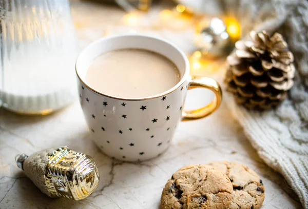 Cozy winter holiday decoration, Christmas lights and coffee cup with decor details, real home — Stock Photo, Image