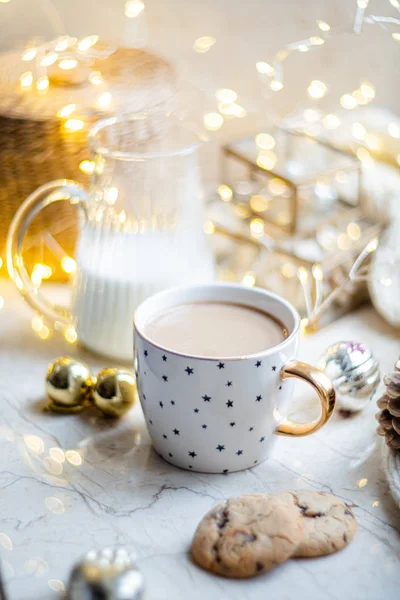 Cozy winter holiday decoration, Christmas lights and coffee cup with decor details, real home — Stock Photo, Image