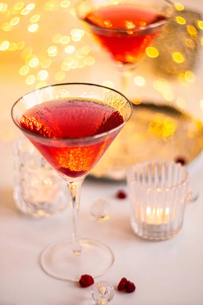 Classic red cocktail in fancy texture glass on bright light bokeh background — Stock Photo, Image