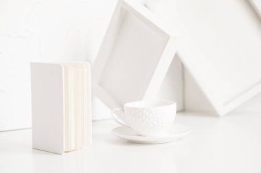 Farklı beyaz nesnelerin soyut koleksiyonu, modern minimal dekor