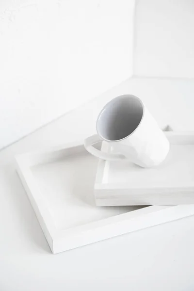 Collection abstraite d'objets blancs différents, décor minimaliste moderne — Photo