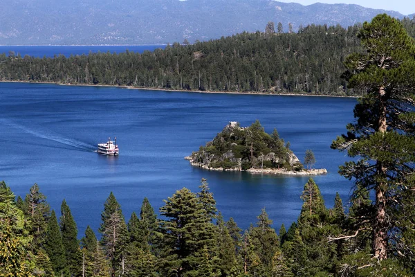 Evező a csónak Emerald Bay Lake Tahoe California — Stock Fotó
