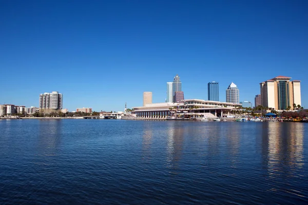 Centro de Convenções de Tampa e City Skyline — Fotografia de Stock