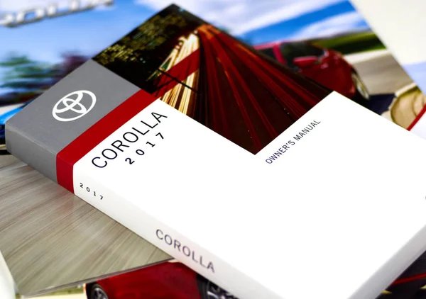 Toyota Corolla autó kézikönyv. — Stock Fotó