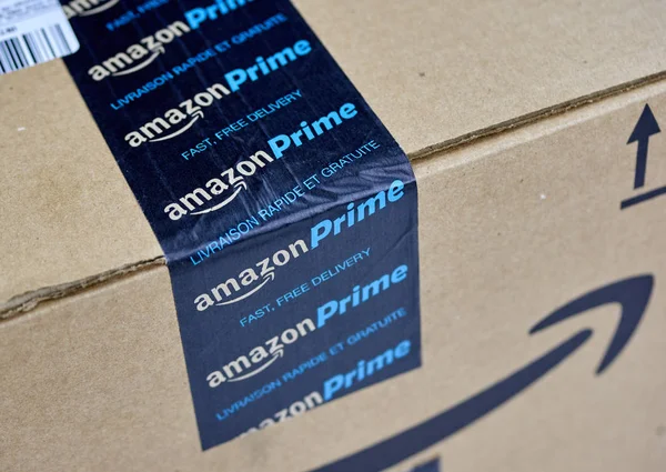 กล่องจัดส่ง Amazon Prime — ภาพถ่ายสต็อก