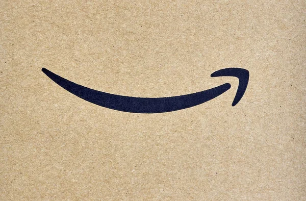 Amazon プライム発送用の箱 — ストック写真