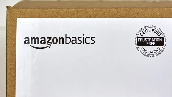 Kotak pengiriman Amazon Basics — Stok Foto