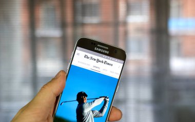 Montreal, Kanada - 20 Mart 2017 - The New York Times uygulama Samsung S7 üzerinde. New York Times bir Amerikan uluslararası günlük gazetedir.