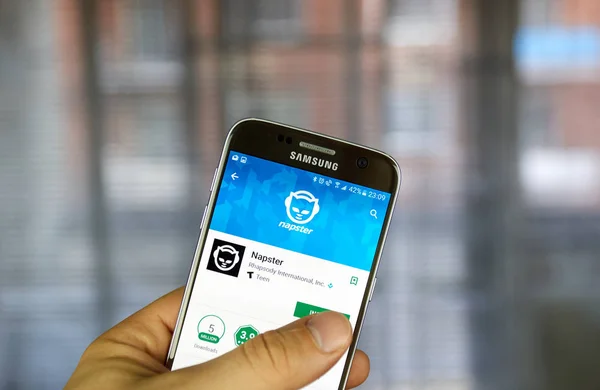 Napster-app på Samsung S7. — Stockfoto