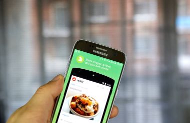 Samsung S7 reddit app.