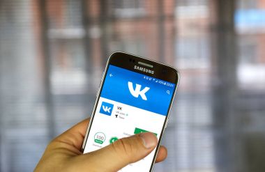 Vkontakte uygulama Samsung S7 ekran üzerinde