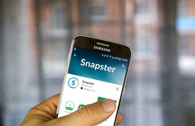 Samsung S7 ekranında Vkontakte Snapster application