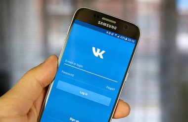 Vkontakte uygulama Samsung S7 ekran üzerinde