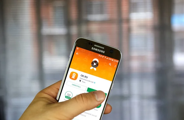 Odnoklassniki app på Samsung S7. — Stockfoto