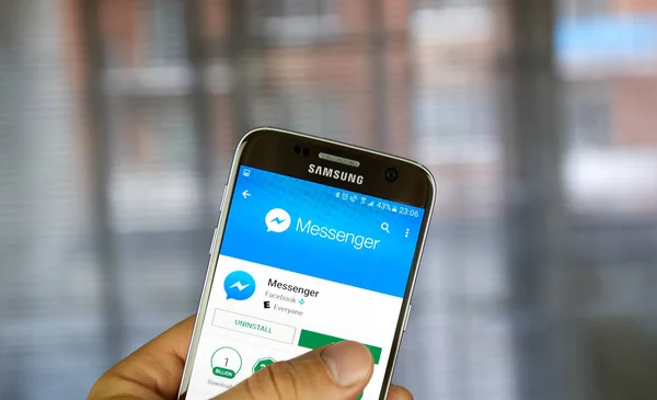 Android aplikacji Facebook Messenger na Samsung S7 — Zdjęcie stockowe