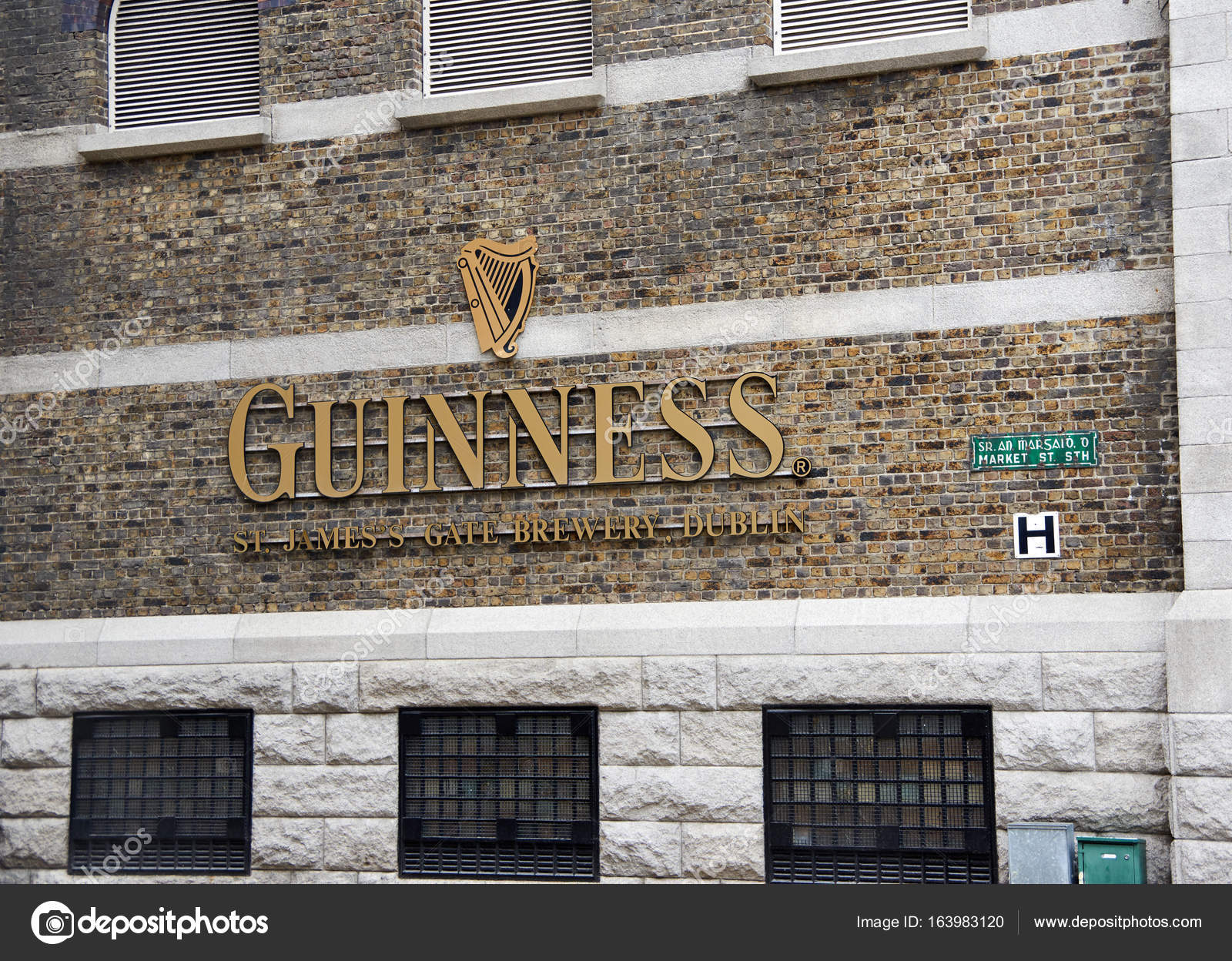 Guinness logo on its Storehouse in — Stock Editorial Photo