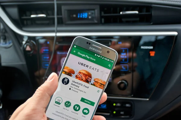 Приложение Uber Eats на Samsung S7 — стоковое фото