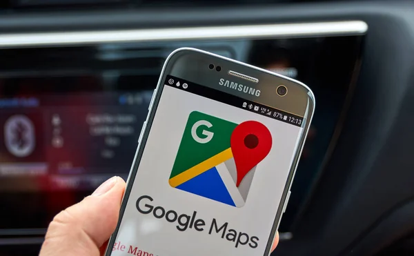 Мобильное приложение Google Maps — стоковое фото