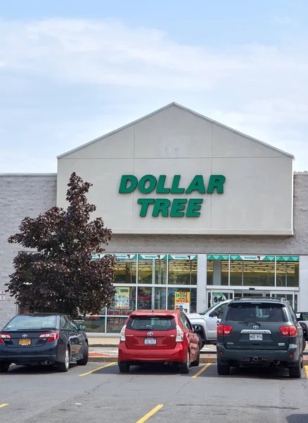 Dolaru stromu úložiště a znamení. — Stock fotografie