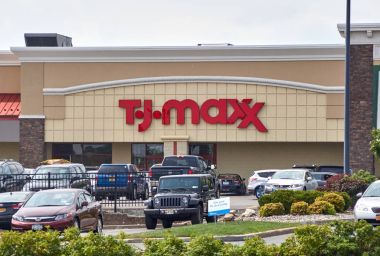 TJ Maxx mağaza ve logosu.