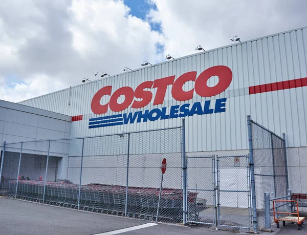 Costco Velkoobchod a logo — Stock fotografie