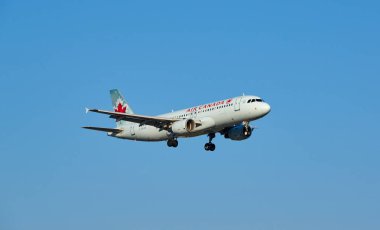 Hava Kanada C-Gkod Airbus A320-213 uçak iniş.