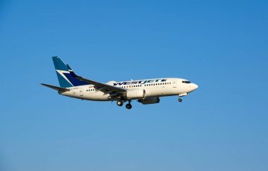 WestJet C-Fwso Boeing 737 açılış.