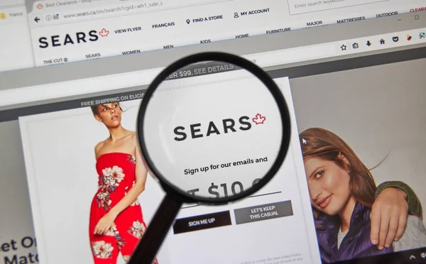 Sears Canada web page under magnifying glass. — Stock Photo, Image