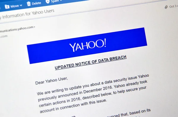 Yahoo updated Notice of newly discovered data breach — Stock Photo, Image