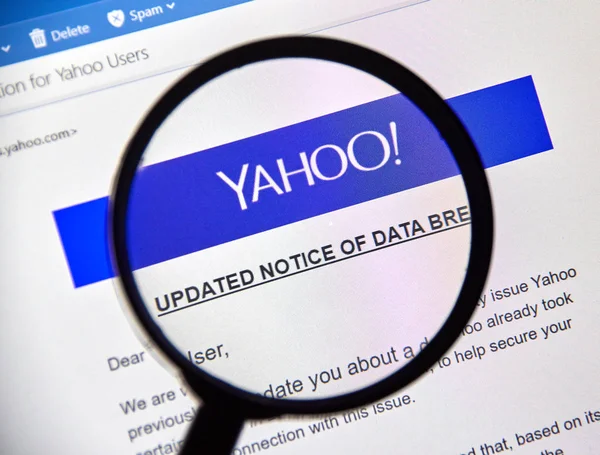 Yahoo updated Notice of newly discovered data breach — Stock Photo, Image