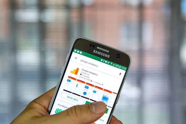 Mobilní aplikace Google Analytics. — Stock fotografie
