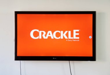 Montreal, Kanada - 15 Kasım 2017: Crackle logo ve app Lg Tv ekranında. Crackle video eğlence ağ tam uzunlukta filmler, Tv şovları yer ve orijinal programlama kullanmak ücretsiz bir.