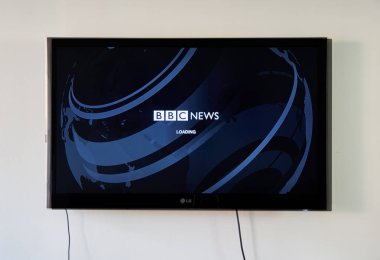 Montreal, Kanada - 15 Kasım 2017: Bbc News logo ve app Lg Tv. Bbc News olduğunu British Broadcasting Corporation bir operasyonel iş bölümü.