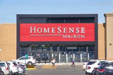 Homesense mağaza ve otopark.