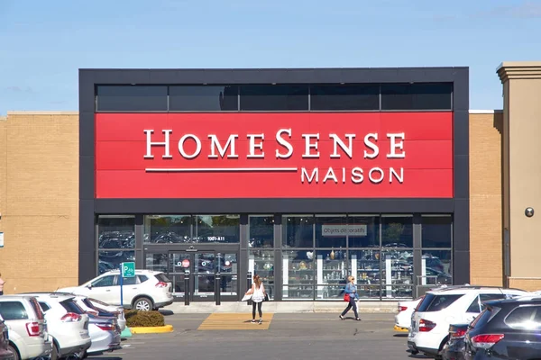Homesense mağaza ve otopark.