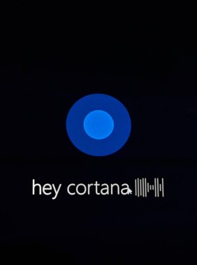Montreal, Kanada - 17 Kasım 2017: Hey Cortana, Pc ekran sayfa. Cortana Microsoft için Windows 10 tarafından Windows 10 Mobile oluşturulan sanal bir asistan olduğunu.