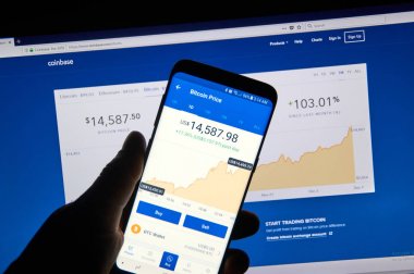 Montreal, Kanada - 7 Aralık 2017: Bitcoin Usd Coinbase android uygulama üzerinde Coinbase San Francisco, California'da merkezi bir dijital kıymet broker fiyattır. Onlar Bitcoin değişimi komisyoncu