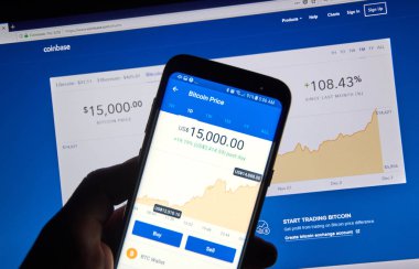 Montreal, Kanada - 7 Aralık 2017: Bitcoin Usd Coinbase android uygulama üzerinde Coinbase San Francisco, California'da merkezi bir dijital kıymet broker fiyattır. Onlar Bitcoin değişimi komisyoncu